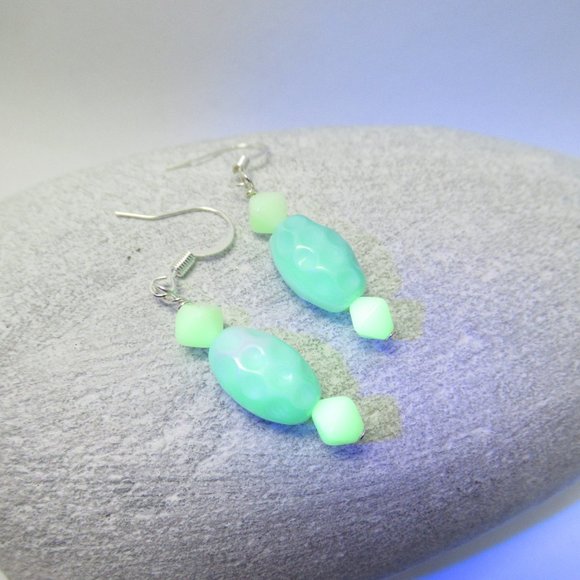 Uranium glass bead earrings - Picture 5 of 11